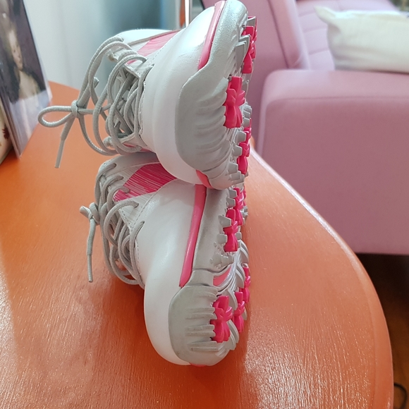 NIKE Pink & Light Grey Sneakers - Picture 14 of 16